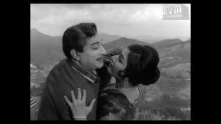 Vellikkinnandhaan Song  Uyarndha Manithan Starting by Sivaji Ganesan Vanishree [upl. by Lamont900]