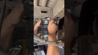 We install the auxiliary3408K  air suspension on Renault Master X70 [upl. by Blackstock740]