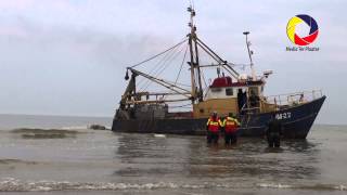 21 Mei 2014 Viskotter op het strand tussen Wassenaar en Katwijk [upl. by Llerrom]