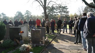 Kranzniederlegung am Schwechater Waldfriedhof [upl. by Lucilia]