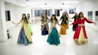 Udi Udi Jay A Dance Performence by Mamata Sankar Dance Group in Vodafone Agomoni 2017 [upl. by Akirdnwahs]