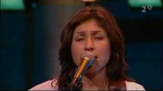 Laleh  Vem Har Lurat Alla Barnen Live Solo 2006 [upl. by Llewop]