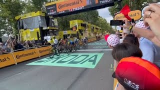 Tour de France a Torino leritreo Girmay vince la terza tappa Carapaz nuova gialla [upl. by Elburr]