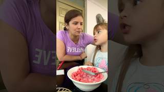 Sabe a fresas y por eso puedo comer humor familiaibañez comedia [upl. by Revorg]