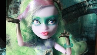 Monster High Doll  Haunted Getting Ghostly  Twyla Review [upl. by Ahsinrev]