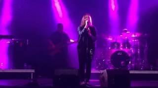 Belinda Carlisle  Summer Rain Live Brisbane 2016 [upl. by Tebasile]