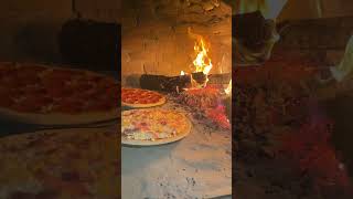 Pizza 🍕 leña pizza hornodeleña fuego pizzalovers [upl. by Ahsennek]