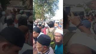 Suasana bada sholat jenazah Ustad Yazid bin Abdul Qadir Jawas rahimahullah di masjid At Tahiriyah [upl. by Akerdnuhs]