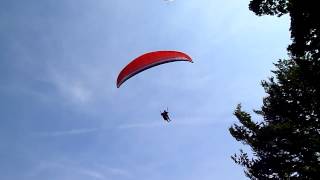 Gleitschirm Senkrechtstart bei starkem Wind an der Startrampe Donnersberg [upl. by Aciemaj]