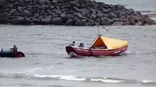 Fordson Major pulling Coble out of Newbiggin Bay 140613 [upl. by Genie]