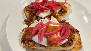 Molletes con chorizo y huevo [upl. by Blumenthal]