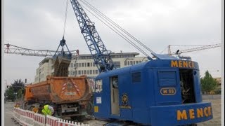 Menck M60  Bj 1959 mit Zweischalengreifer beim Baugrubenaushub in München [upl. by Roye]