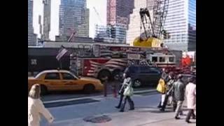 Camion des pompiers de New York avec ses sirènes devant Ground Zero  Manhattan [upl. by Babby]