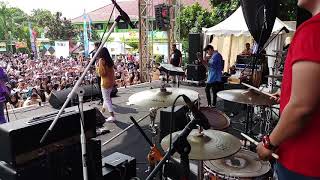 Azmi  Pernah live performance  Overly 2018 SMAN 105 JKT [upl. by Cohla826]