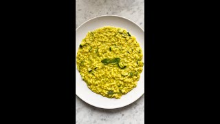 RISOTTO super cremoso ZUCCHINE e ZAFFERANO facilissimo e delizioso 😋🥒🌿 [upl. by Eatton]