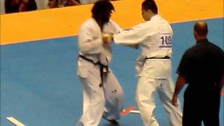 Kyokushin Karate 10th World Open Akaishi VS Teixeira 20111106 [upl. by Reffotsirhc91]