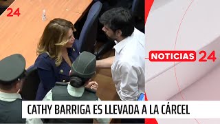 El momento en que Cathy Barriga es llevada a la cárcel  24 Horas TVN [upl. by Notyal]