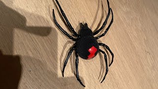 Carmen in de wc met spinnen 🕷️ [upl. by Rodgers]