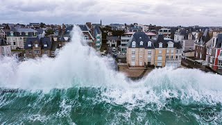 Grandes Marées et vagues à SaintMalo vu du drone [upl. by Yenetruoc717]