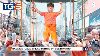 24H in una BOX DI VETRO che GIRA per Milano [upl. by Lehcar]