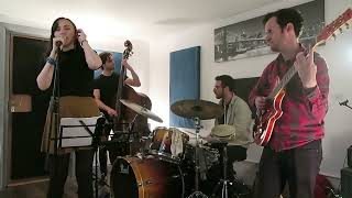 Treceun nouras pe sus  Aleka live  Limerick Jazz [upl. by Harlie]