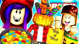 TRICK OR TREATING SIMULATOR IN ROBLOX BEWARE OF THE SCARY DOORS [upl. by Dorene]