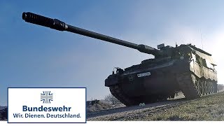 Panzerhaubitze mutiert zum gefährlichen Kampfpanzer  Bundeswehr [upl. by Sualkin]