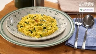 Orzotto con zafferano e zucchine  LE BUONE RICETTE DI PAM E PANORAMA [upl. by Ellehcear]