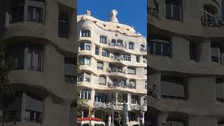 Այս շենքը Բարսելոնայի հայտնի Կասա Միլա Casa Milà կամ Լա Պեդրերա La Pedrera է։ 🇪🇸 [upl. by Enyawed46]