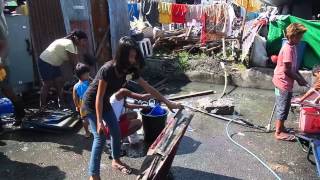 Storm surge Yolanda Haiyan refugees Tacloban City [upl. by Ikir]