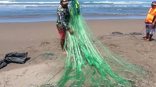 Cómo Tirar Colocar Meter una RED Trasmallo de PESCA en el Mar paso a paso [upl. by Aseen699]