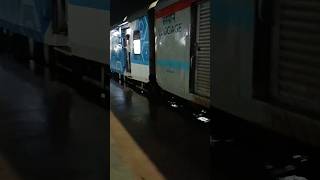 12061 Rani Kamlapati Jabalpur Jan Shatabdi Express arriving Itarsi Jn [upl. by Ocirderf]