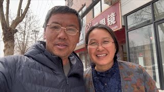 不知不觉夫妻俩都老了，清香也需佩戴老花镜，老白感觉很是伤感 [upl. by Oribella33]