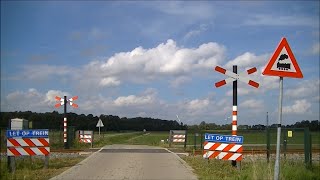 Spoorwegovergang Scheemda  Dutch railroad crossing [upl. by Ogram]