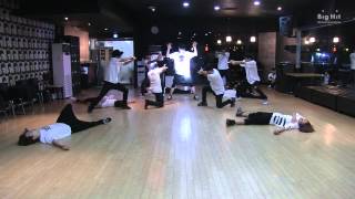 A RETIRED DANCERS POV— BTS quotRun BTSquot Dance Practice [upl. by Deegan]