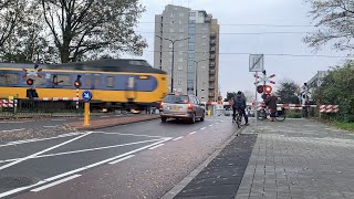 Spoorwegovergang Leiden  Dutch railroad crossing [upl. by Leicam]