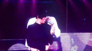 Trey Songz Slow Dances With Fan  Love FacesquotConcert  MSG 21111 [upl. by Aramenta697]