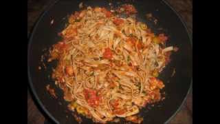 Pasta saus met tomaten en tonijn [upl. by Lain6]