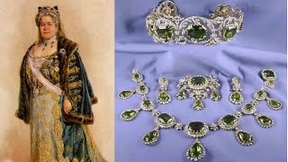 Luxurious stones in the magnificent parure of Archduchess Henrietta of Austria [upl. by Angadresma]