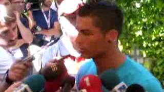 Llegada de Cristiano Ronaldo a la concentración de Portugal [upl. by Suoinuj]