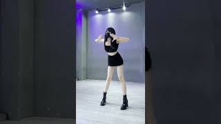 All eyes on me  JISOO  Dance Challenge [upl. by Teerpnam]