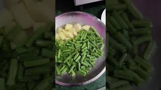 Alu bins ki Testy subji recipe 🍅🧅🌶️ apnarasoi alubins easerecipe foodlover healthysabji [upl. by Berfield]