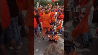 Ook in München gaan de Oranjefans van links naar rechts oranje dutcharmy nederlands roened [upl. by Anirdna]