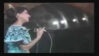 Magida El Roumi 3am Yisaluni 3alaik El Nas Jerash 1986 [upl. by Dniren]