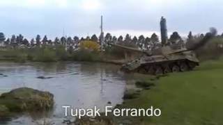 Ejército Argentino Tanque TAM cruza un rio con su snorkel desplegado [upl. by Aleece943]