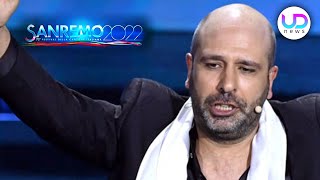 Sanremo 2022 Seconda Puntata Checco Zalone Incanta Il Pubblico [upl. by Eeliah404]