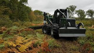 Agrip  En forêt avec le débusqueur MD250 [upl. by Ahab]