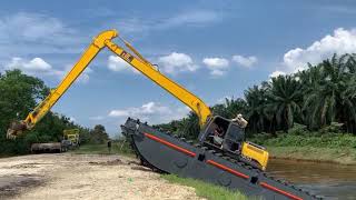 Amphibious Excavator [upl. by Huckaby187]