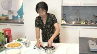 YenTee McCoy demostrates AMWAY™ iCook™ Cookware [upl. by Eam]