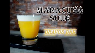 Como preparar el coctel Maracuyá Sour  Receta del coctel Maracuyá Sour  Cocteles con Pisco [upl. by Bates]